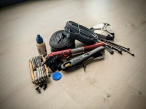 pleins d'outils pour reparer votre velo