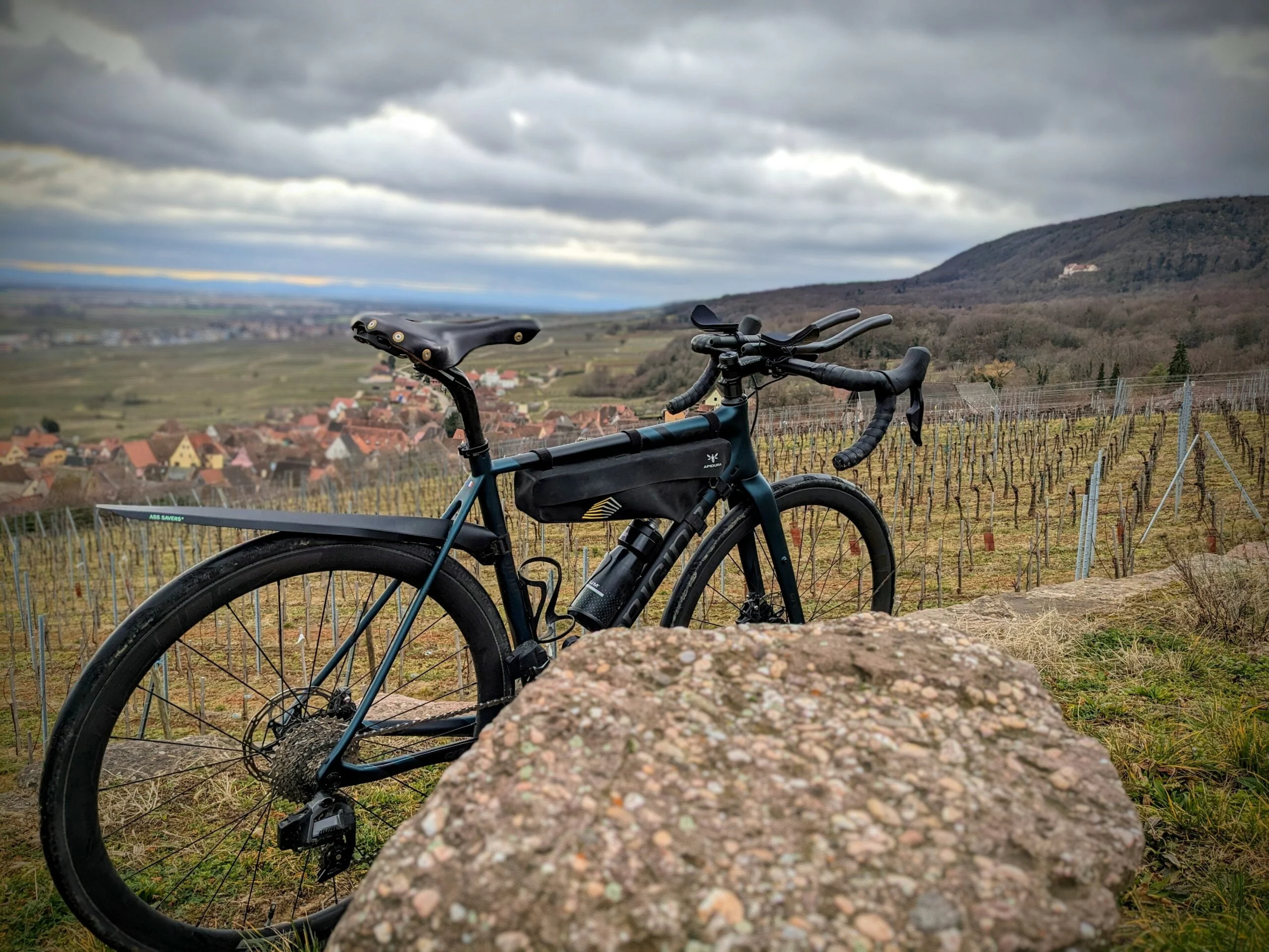 sacoche half frame apidura racing