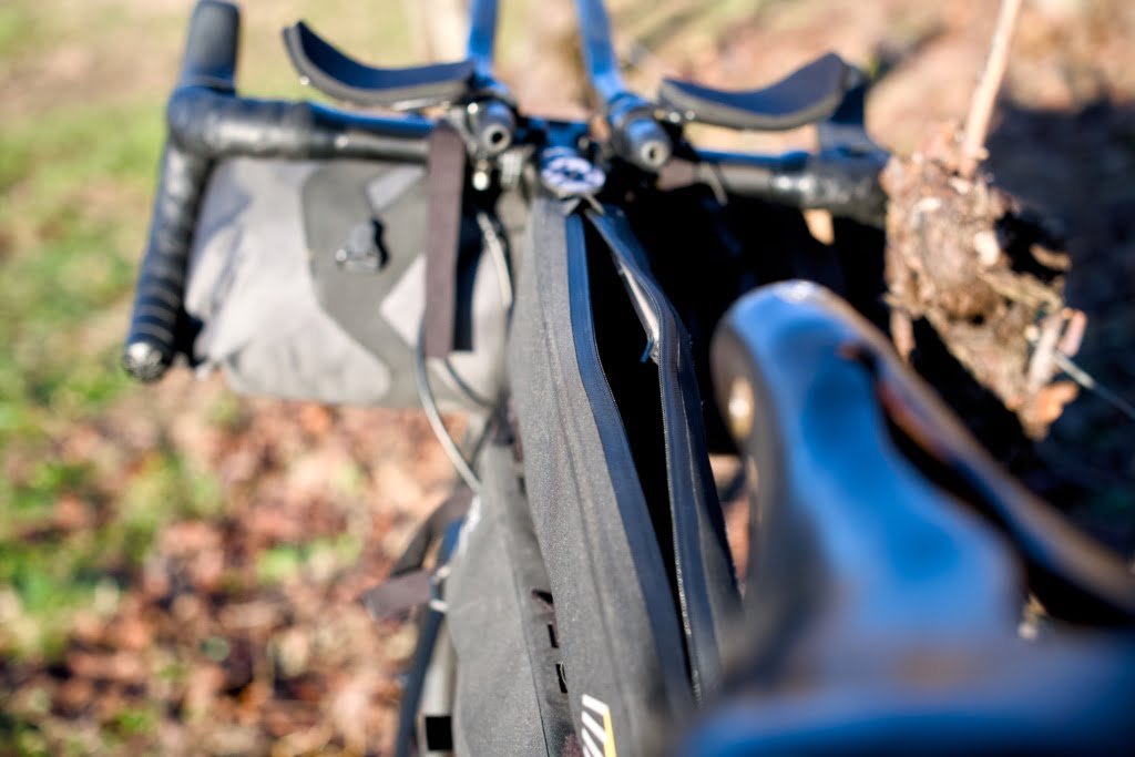 long top tube bag apidura racing 2 litres