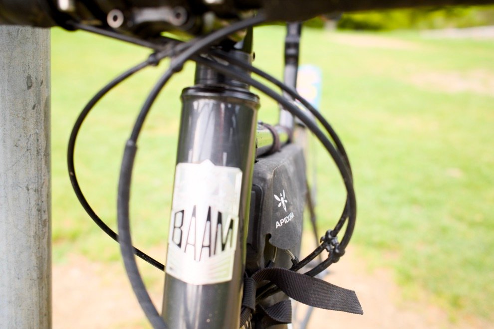 Test complet : Apidura Racing Frame Pack (sacoche de cadre) 14 Sacoche de cadre Apidura Racing Frame Pack vue de face sur un vélo, avis après test terrain