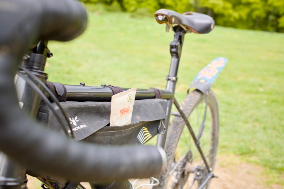 Test complet : Apidura Racing Frame Pack (sacoche de cadre) 9 Petite poche latérale de la sacoche de cadre Apidura Racing Frame Pack avec rangement d'accessoires