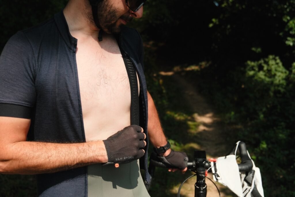 Test du cuissard Lebram Gravel : un cuissard cargo pensé pour le bikepacking 10 Zoom sur les bretelles ultra aérées du cuissard Lebram Gravel pour améliorer la respirabilité en bikepacking