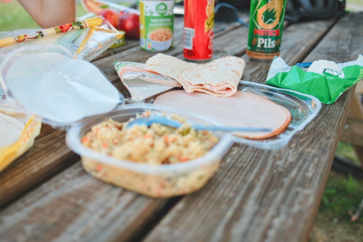 repas du soir en bikepacking pour bien recuperer d'une journee à velo