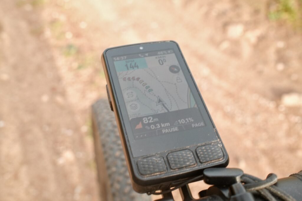 Écran du Wahoo ELEMNT Roam v3 affichant le mode Summit Freeride, indiquant la pente et le dénivelé restant lors d’une ascension.