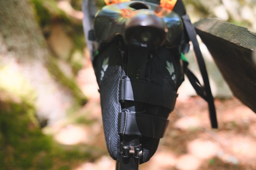 fixation sangle scracth sacoche de selle miss grape cluster 13